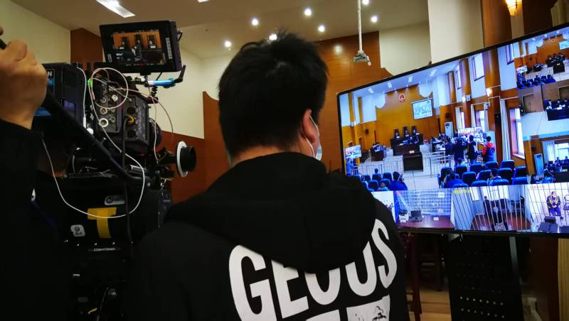 AI生成VS人工创意——环翠区广告片拍摄公司的技术浪漫主义实践